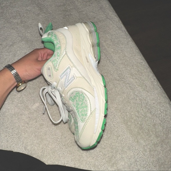 New Balance 2002R × Ganni Turtledove 2022 - Picture 2 of 8